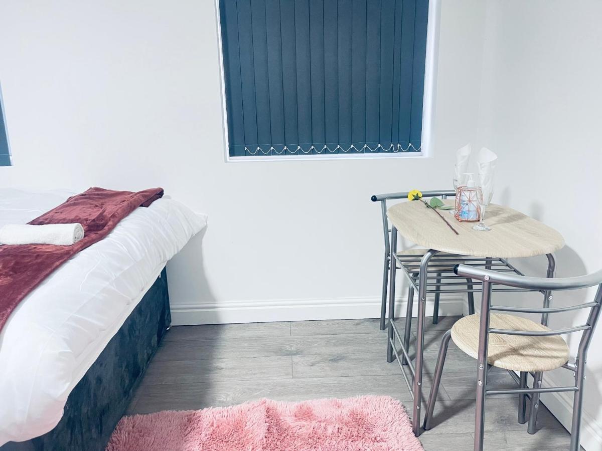 1 Bed Apartment With 2 Beds 1 Double Plus 1 Single Birmingham Exterior foto