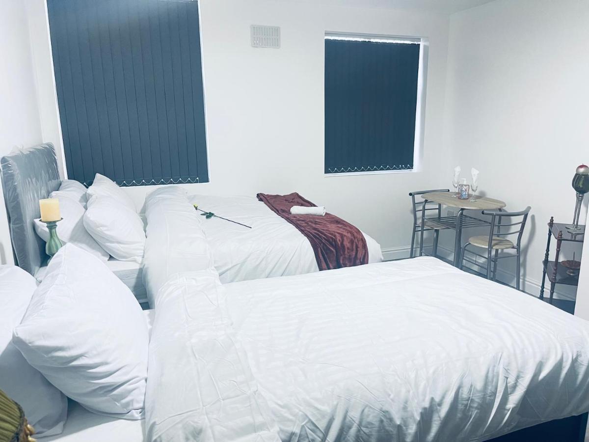 1 Bed Apartment With 2 Beds 1 Double Plus 1 Single Birmingham Exterior foto