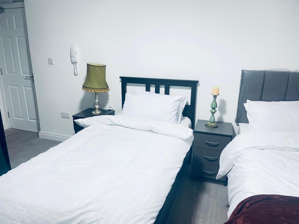 1 Bed Apartment With 2 Beds 1 Double Plus 1 Single Birmingham Exterior foto
